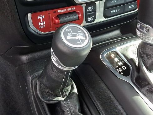 Used 2024 Jeep Gladiator Rubicon AWD/4WD image 16