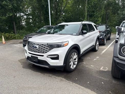 Certified 2024 Ford Explorer Platinum AWD/4WD image 3