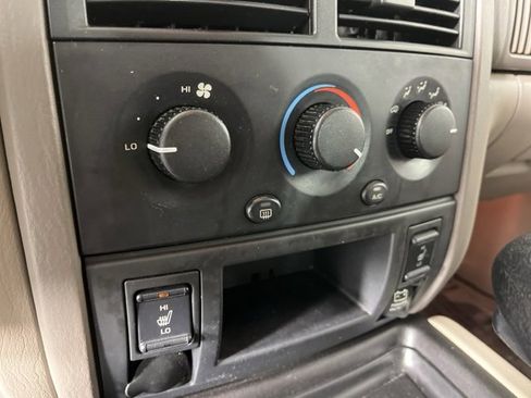 Used 2004 Jeep Grand Cherokee Laredo w/ Tan Your Hide Group image 12