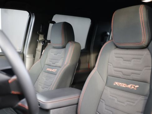 Used 2024 Nissan Frontier PRO-4X w/ Technology Package image 19