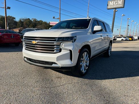 Used 2021 Chevrolet Suburban High Country w/ Premium Package image 8