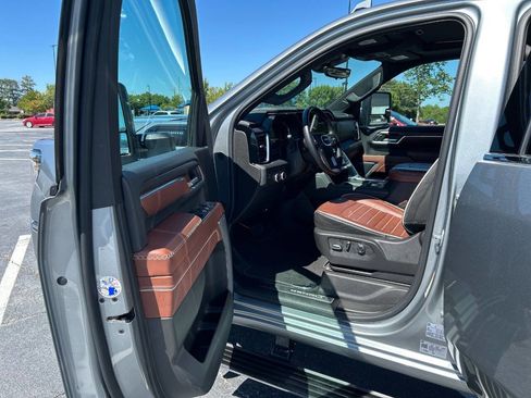 Used 2025 GMC Sierra 2500 Denali Ultimate AWD/4WD image 9