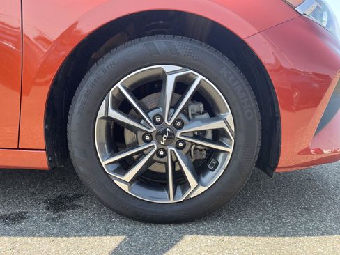 Used 2023 Kia Forte LXS w/ LXS Technology Package FWD image 21