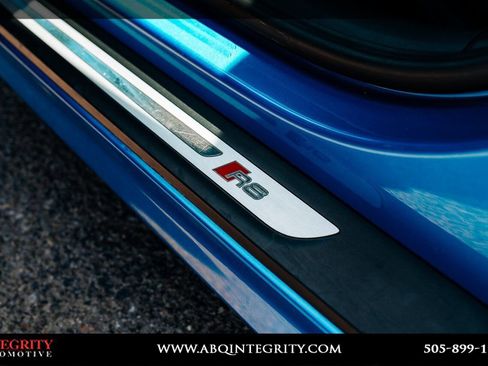 Used 2017 Audi R8 V10 w/ Carbon Exterior Package image 24