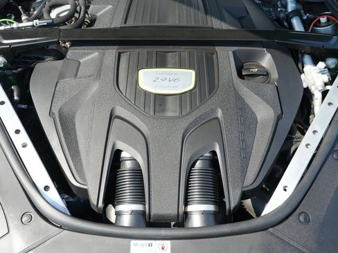 Used 2021 Porsche Panamera 4 image 40