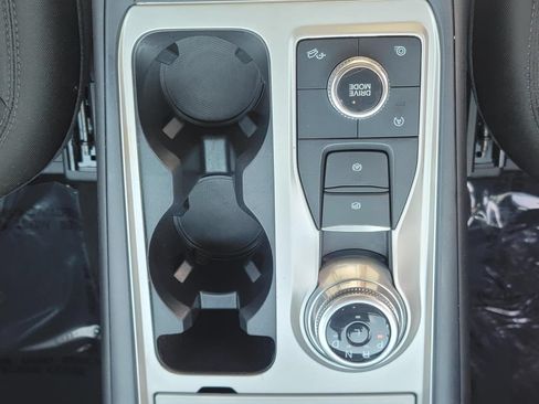 Used 2023 Ford Explorer XLT AWD/4WD image 30