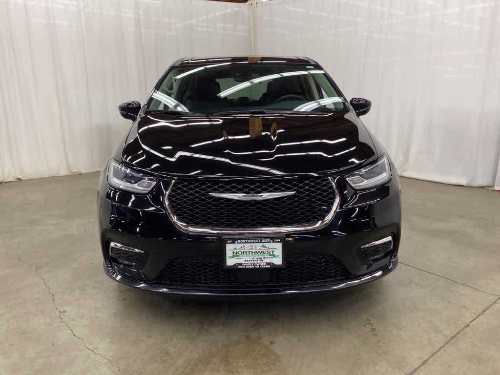 Used 2024 Chrysler Pacifica Touring-L FWD image 9
