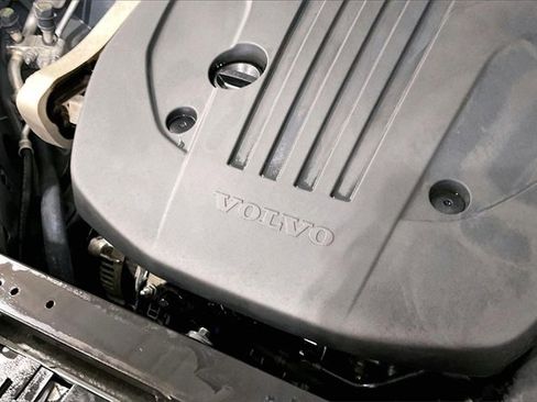 Certified 2023 Volvo XC60 B5 Ultimate w/ Climate Package image 35