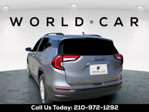Used 2023 GMC Terrain SLE w/ Driver Convenience Package FWD image 5