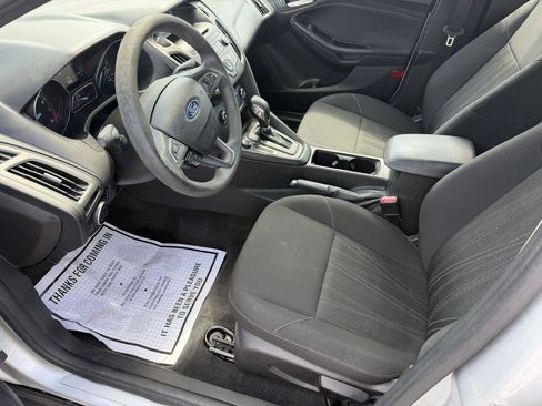 Used 2017 Ford Focus SE FWD image 9