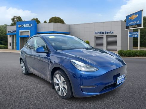 Used 2023 Tesla Model Y AWD image 2