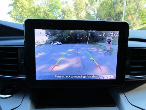 Used 2023 Ford Explorer XLT w/ Equipment Group 202A AWD/4WD image 28