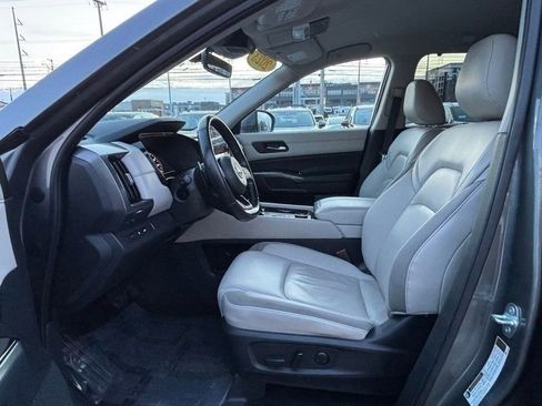 Used 2023 Nissan Pathfinder SL w/ Lighting Package (N92) image 10