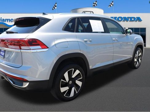 Used 2025 Volkswagen Atlas Cross Sport SE FWD image 6
