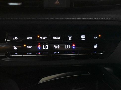 Used 2023 Buick Envision Essence FWD image 17