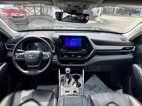 Used 2024 Toyota Highlander XLE FWD image 19