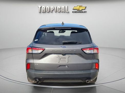 Used 2022 Ford Escape SE w/ SE Sport Appearance Package image 4