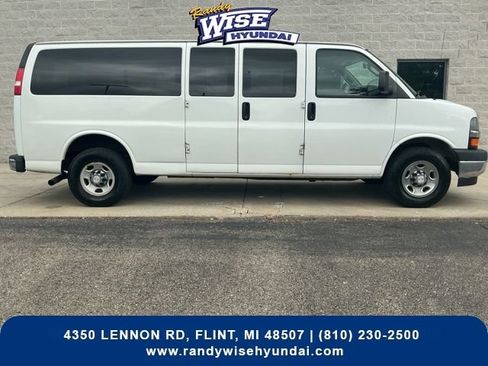 Used 2017 Chevrolet Express 3500 LT w/ LT Preferred Equipment Group RWD image 4