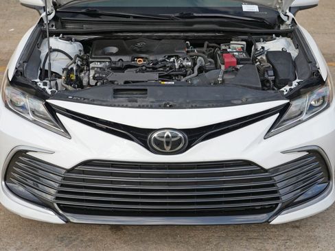 Used 2022 Toyota Camry LE FWD image 7