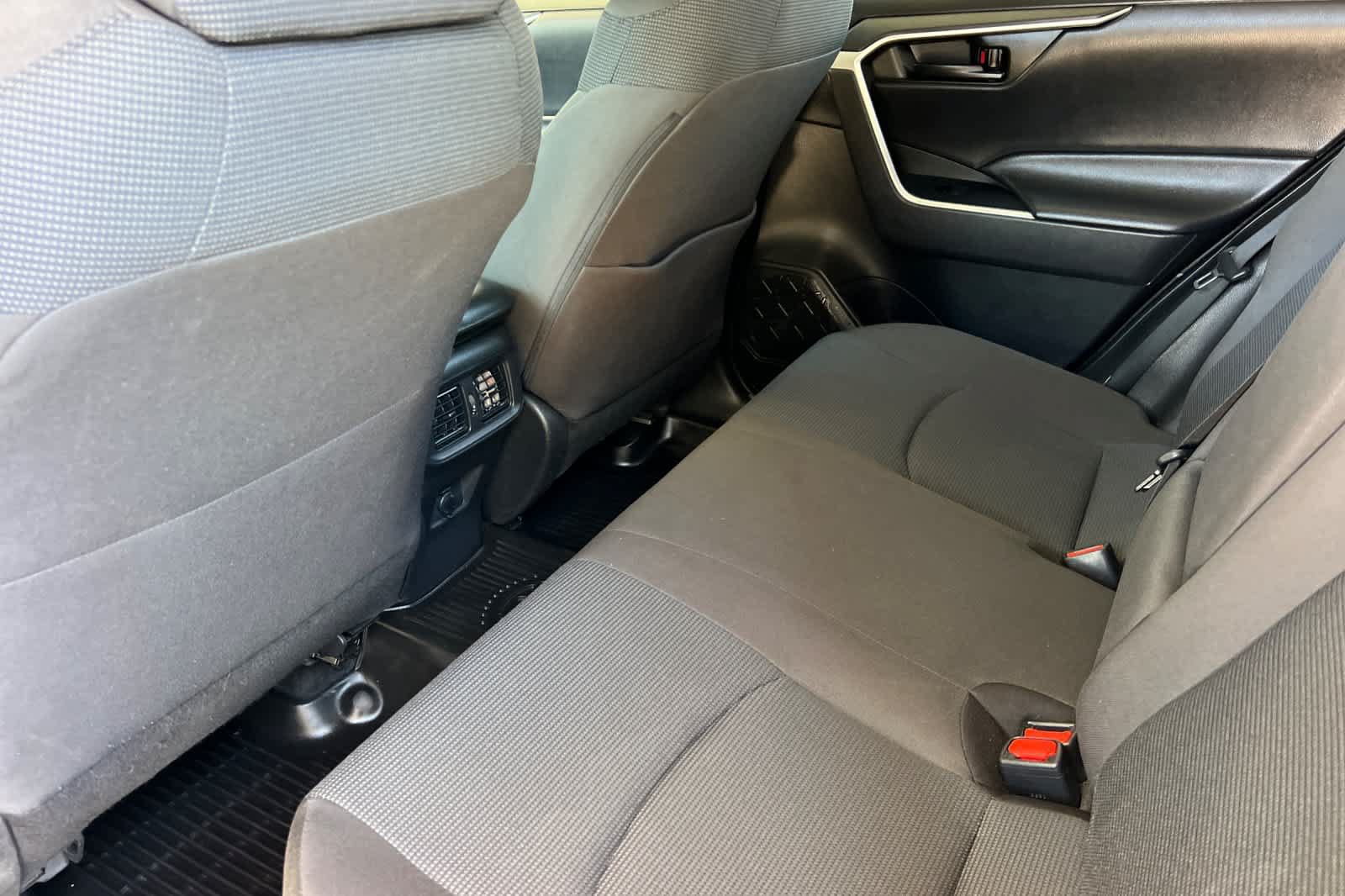 Certified 2022 Toyota RAV4 LE AWD/4WD image 4