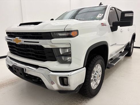 Used 2025 Chevrolet Silverado 2500 LT AWD/4WD image 15