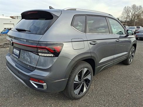 New 2026 Volkswagen Taos SE image 4