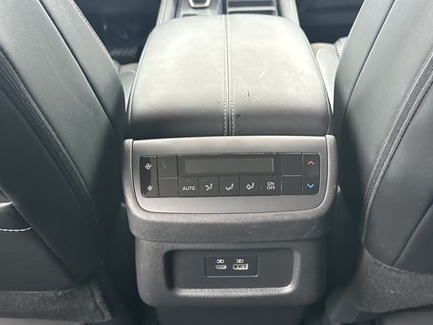 Used 2024 Nissan Pathfinder SL w/ Black Appearance Package AWD/4WD image 29