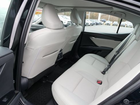 Used 2025 Toyota Camry XLE image 16