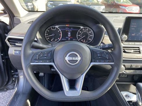 Used 2023 Nissan Altima 2.5 SV FWD image 21