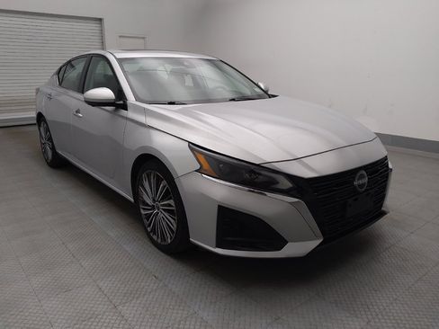 Used 2023 Nissan Altima 2.5 SL FWD image 13