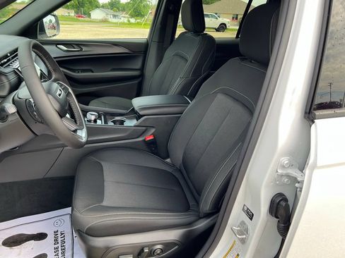 New 2026 Jeep Grand Cherokee Laredo AWD/4WD image 25