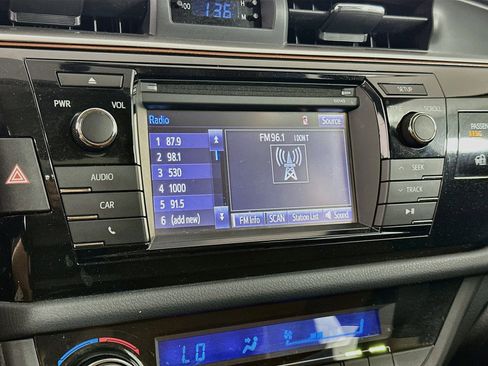 Used 2015 Toyota Corolla LE FWD image 21