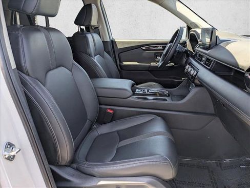 Used 2025 Honda Pilot Touring image 24