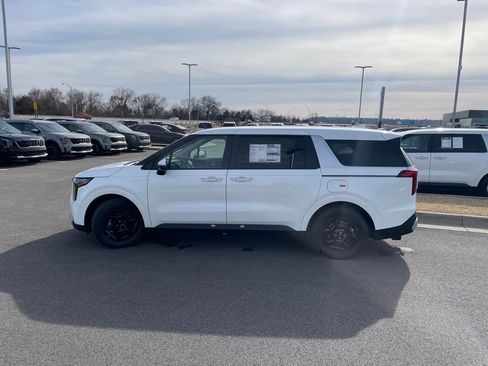 New 2026 Kia Carnival image 2