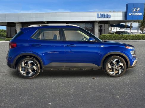 Certified 2022 Hyundai Venue Limited image 8