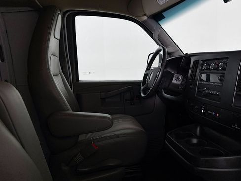 Used 2023 GMC Savana 2500 Extended w/ Driver Convenience Package image 22