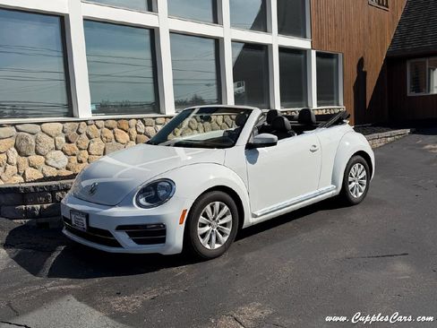 Used 2018 Volkswagen Beetle 2.0T S FWD image 1