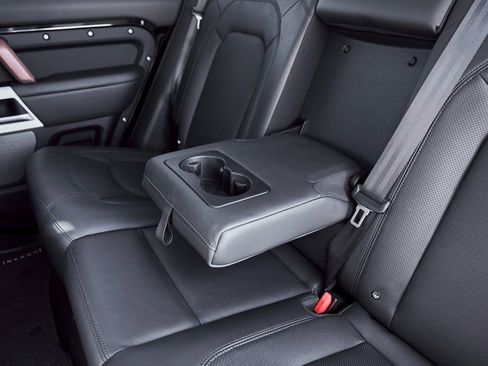 Used 2024 Land Rover Defender 110 SE image 61