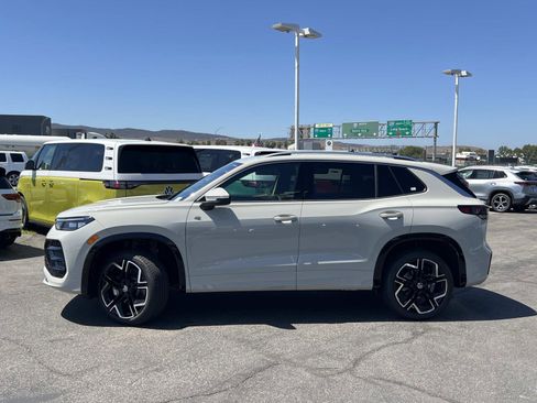 New 2025 Volkswagen Tiguan SEL R-Line image 2