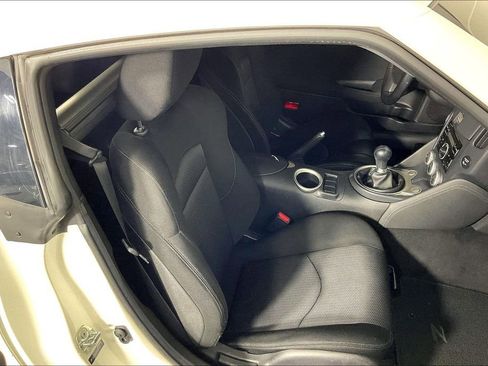 Used 2014 Nissan 370Z Coupe RWD image 9