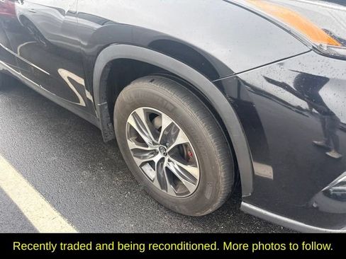 Used 2024 Toyota Highlander XLE AWD/4WD image 4