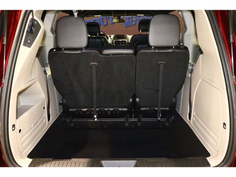 Used 2019 Dodge Grand Caravan SXT image 18