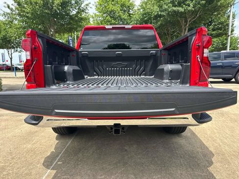 Used 2023 Chevrolet Silverado 1500 LT AWD/4WD image 18