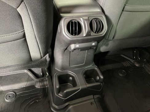 Used 2019 Jeep Wrangler Unlimited Sport image 28
