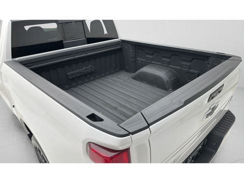 Used 2024 Chevrolet Silverado 1500 High Country w/ High Country Premium Package AWD/4WD image 9