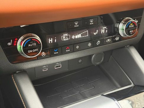 New 2025 Mitsubishi Outlander SEL image 16