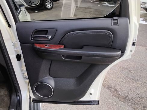 Used 2009 Cadillac Escalade 4WD Hybrid image 18