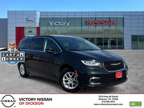 Used 2023 Chrysler Pacifica Touring-L FWD image 1