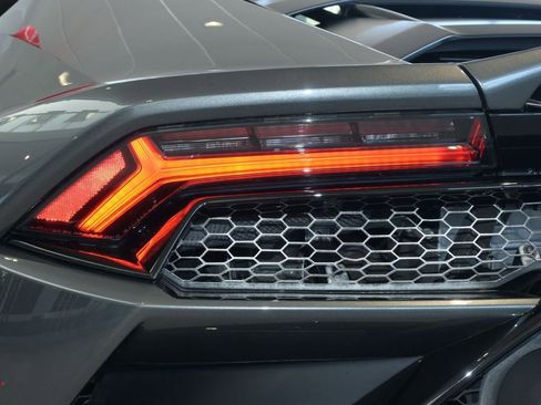 Used 2020 Lamborghini Huracan EVO image 16