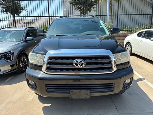 Used 2015 Toyota Sequoia SR5 RWD image 2